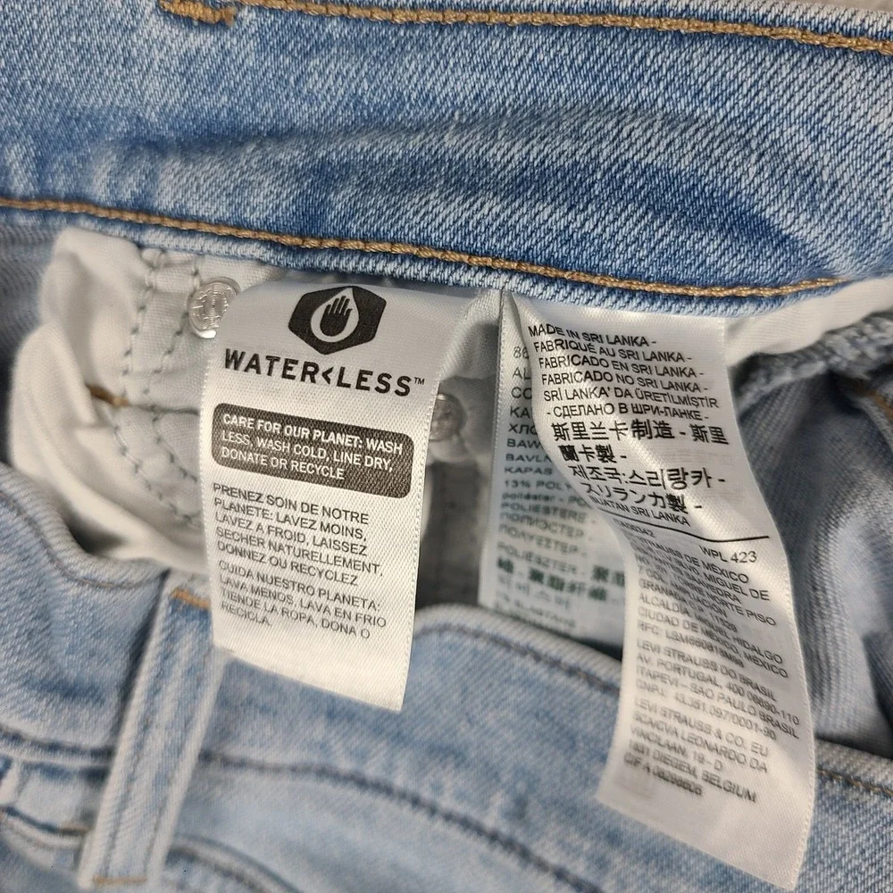 Levi's SilverTab Jeans Womens 29x27 Blue Mom Jean Distress Light Wash Waterless*